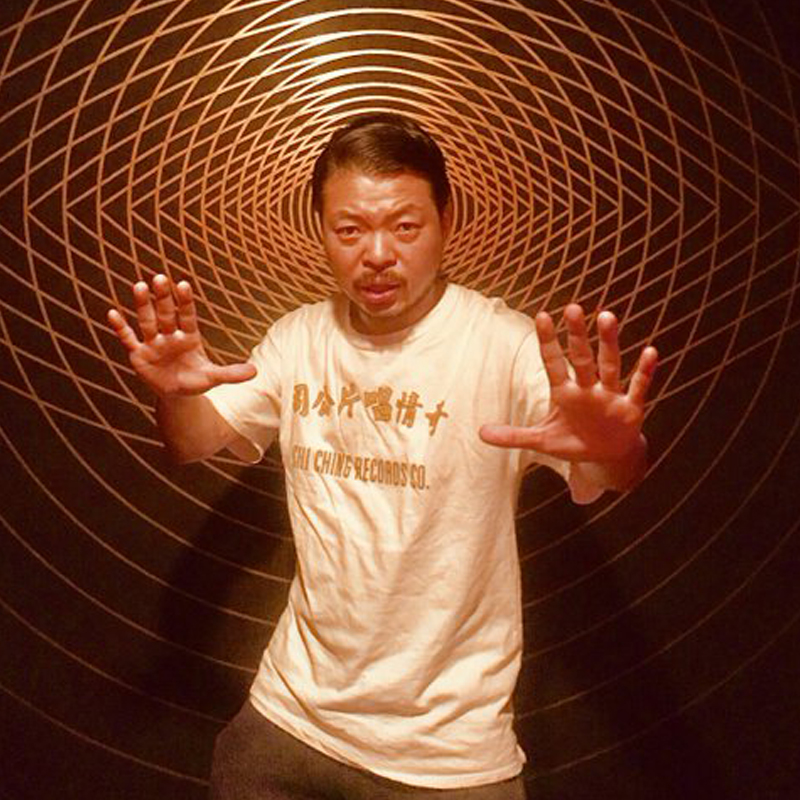 サモハンキンポー Keita Sanoと共にオルタナティブ ダンス ミュージック レーベル Mad Love Records を共催 思い出野郎aチームのパーカッショニストという顔を持ちながら 大小問わず数々のパーティにdjとして出演し 夜の夢を詮索中 サモハンキンポー Keita Sanoと共にオルタナティブ ダンス ミュージック レーベル Mad Love Records を共催 思い出野郎aチームのパーカッショニストという顔を持ちながら 大小問わず数々のパーティにdjとして出演し 夜の夢を詮索中